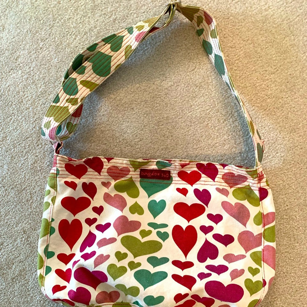 Bungalow 360 Canvas with Heart Design